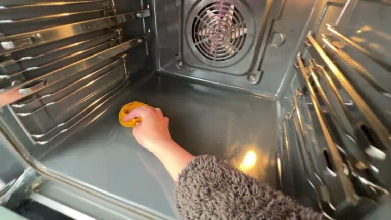 Dieser einfache Trick hält deinen Ofen blitzsauber – du wirst überrascht sein, wie