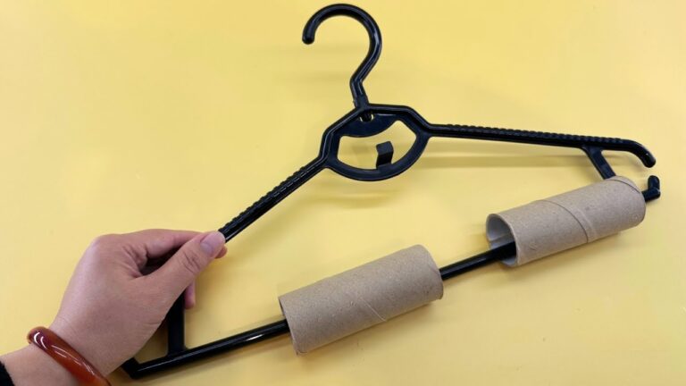 12 geniale Tricks mit Kleiderbügeln, die dir das Leben erleichtern werden!