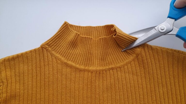7 kreative Ideen, wie du einen unangenehmen Rollkragenpullover tragbar machst!