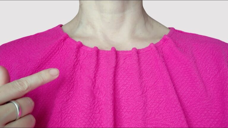 7 geniale Tricks, um den Halsausschnitt deines T-Shirts zu optimieren!