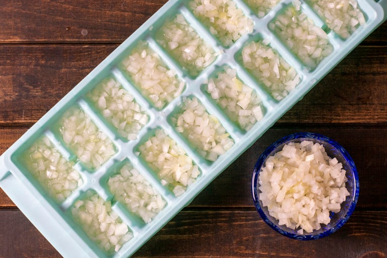 5 einfache Methoden, um Zwiebeln einzufrieren