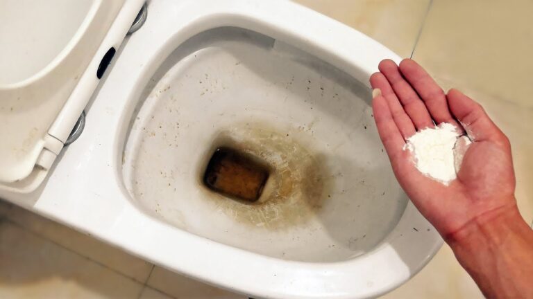 Entferne 3 gelbe Flecken aus deiner Toilette – so bleibst du 3 Tage lang sauber!