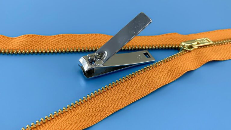 Zipper Reparatur: 5 einfache Schritte, um den Reißverschluss in Minuten zu retten!