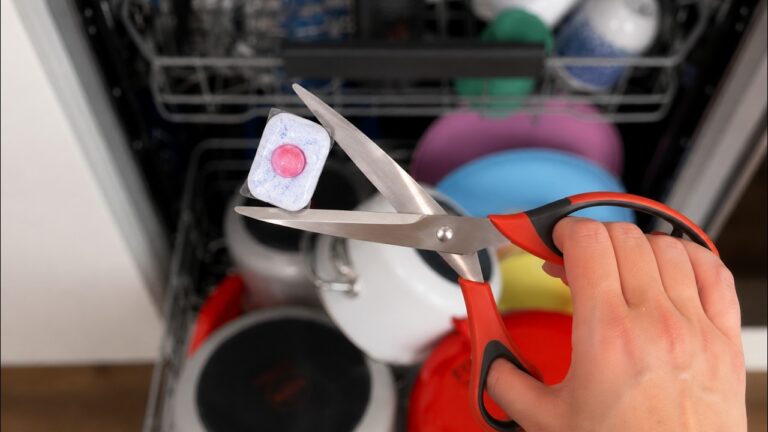 Schneide den Spülmaschinentab in zwei Hälften! Diesen SPAR-TRICK verrät dir kein Hersteller