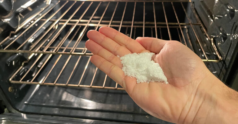So entfernst du eingebranntes Öl mühelos aus dem Backofen, ohne Chemikalien zu verwenden