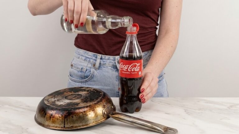 Hast du noch Cola übrig? Misch sie mit Essig. Dieser Trick überrascht wirklich